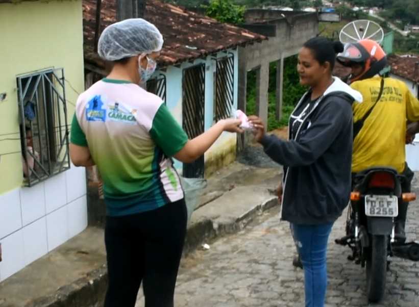 Camacã: Secretaria de Assistência Social faz entrega de pães e máscaras no Bairro Joana Angélica